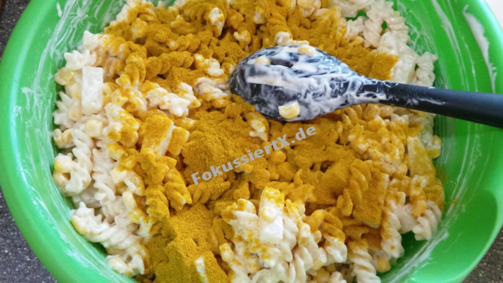 Nudelsalat mit Ananas und Mais