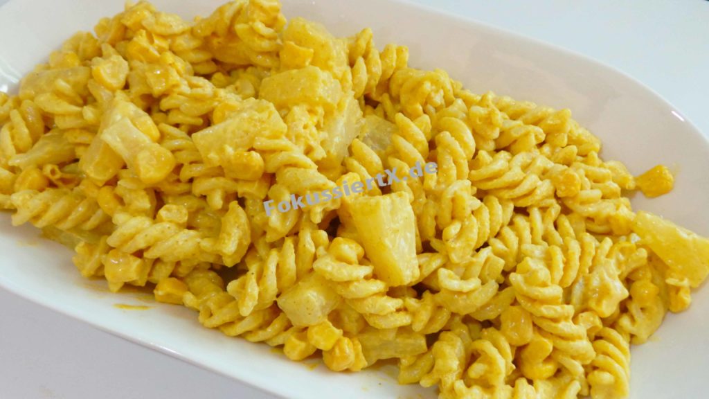 Nudelsalat mit Ananas und Mais